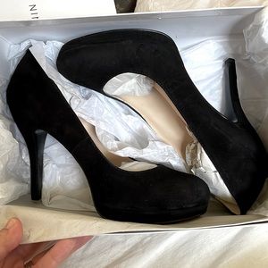 Nine West Black Pumps